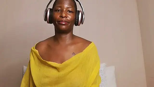 Snapshot of SoftRosee chatting on 06/16/26, 03:42 SoftRosee online show from 06/16/26, 03:42