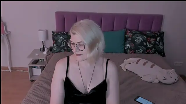 sabrinamacmarren online show from 02/13/25, 07:52