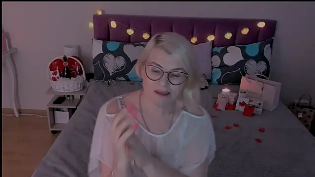 sabrinamacmarren online show from 02/14/25, 02:33