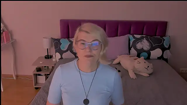 sabrinamacmarren online show from 02/19/25, 04:44