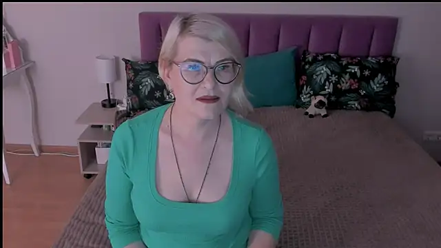 sabrinamacmarren online show from 02/28/25, 04:10