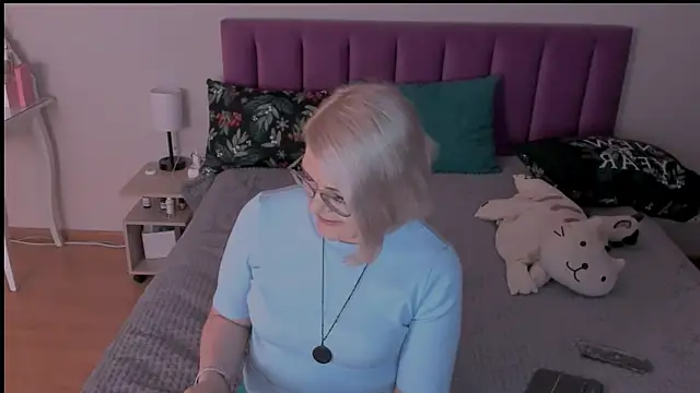 sabrinamacmarren online show from 03/08/25, 07:53