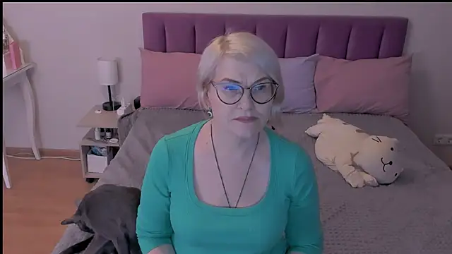 sabrinamacmarren online show from 03/10/25, 05:50