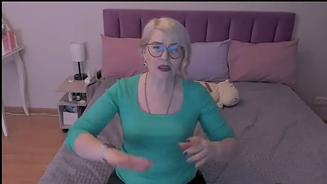 sabrinamacmarren online show from 03/10/25, 08:56