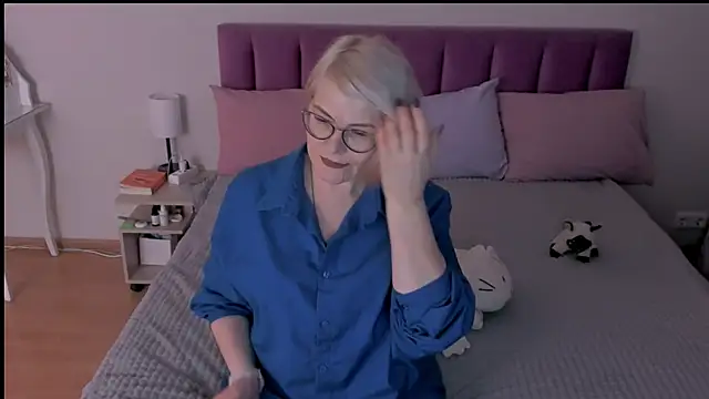 sabrinamacmarren online show from 03/11/25, 04:18