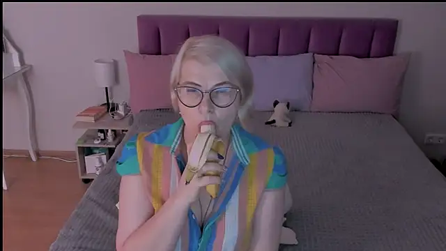 sabrinamacmarren online show from 03/14/25, 06:39