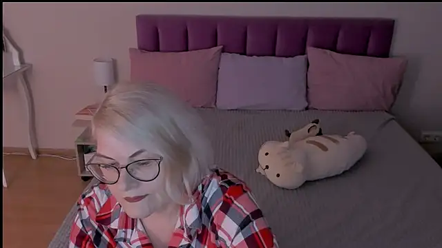 sabrinamacmarren online show from 03/15/25, 04:54