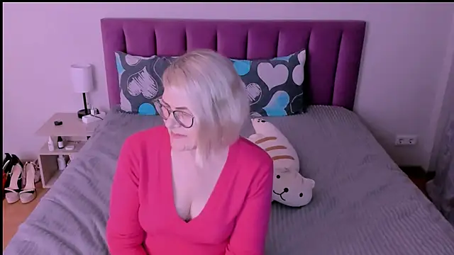 sabrinamacmarren online show from 09/09/25, 08:19