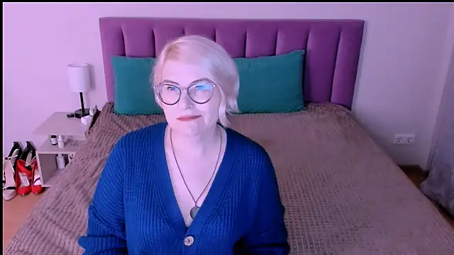 sabrinamacmarren online show from 09/23/25, 05:27