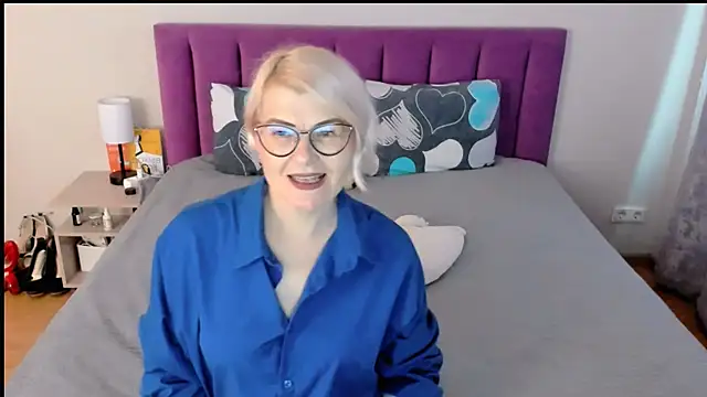 sabrinamacmarren online show from 10/06/25, 02:25