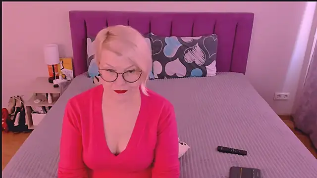 sabrinamacmarren online show from 10/08/25, 12:03