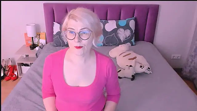 sabrinamacmarren online show from 10/16/25, 04:41