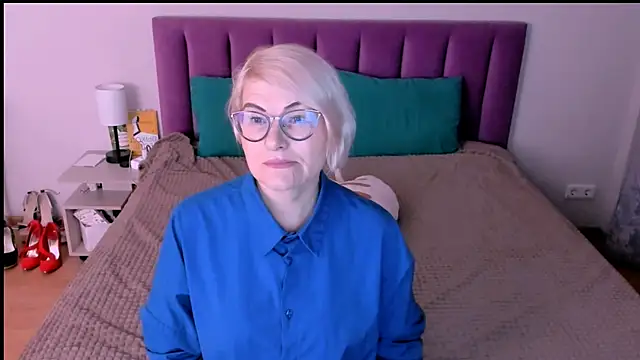 sabrinamacmarren online show from 10/25/25, 02:24