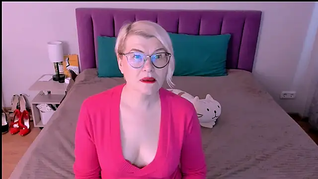 sabrinamacmarren online show from 10/26/25, 01:17