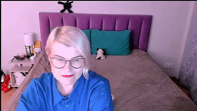 sabrinamacmarren online show from 10/28/25, 02:31