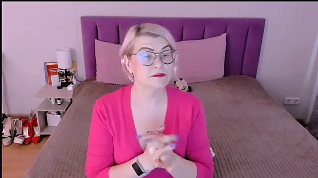 sabrinamacmarren online show from 11/28/25, 07:55