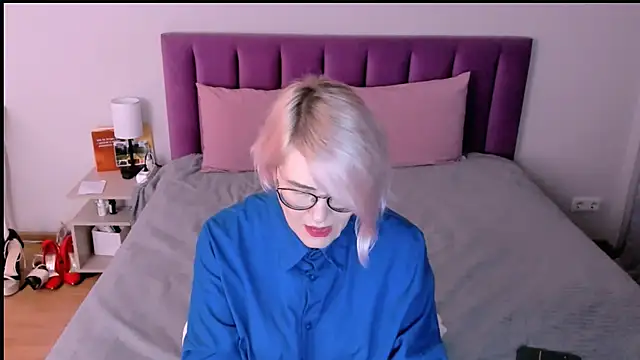 sabrinamacmarren online show from 12/02/25, 01:39