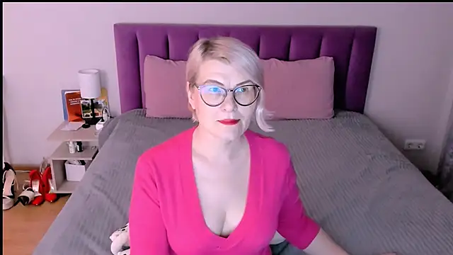 sabrinamacmarren online show from 12/03/25, 03:21