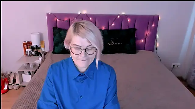 sabrinamacmarren online show from 12/14/25, 11:26