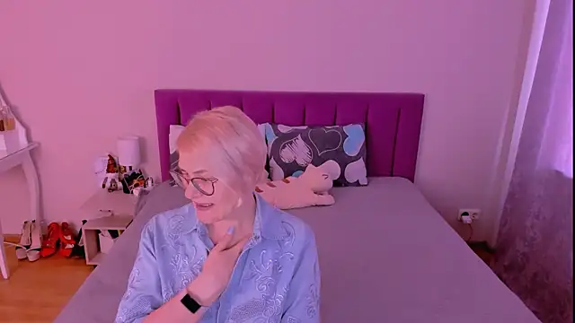 sabrinamacmarren online show from 02/01/26, 01:31