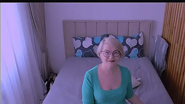 sabrinamacmarren online show from 04/18/26, 10:19