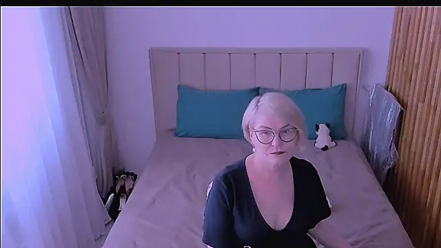 Snapshot of sabrinamacmarren chatting on 04/21/26, 01:50 sabrinamacmarren online show from 04/21/26, 01:50