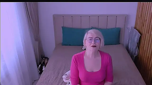 Snapshot of sabrinamacmarren chatting on 04/26/26, 10:35 sabrinamacmarren online show from 04/26/26, 10:35
