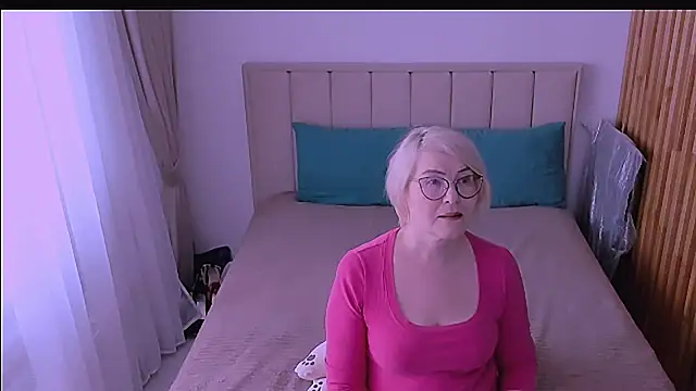 Snapshot of sabrinamacmarren chatting on 04/30/26, 11:38 sabrinamacmarren online show from 04/30/26, 11:38