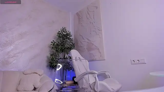 lissababe1 online show from 04/08/26, 11:05