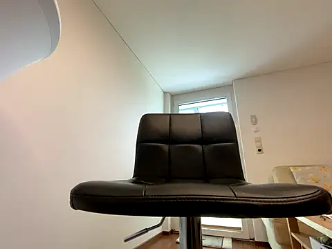 gerri2000 online show from 12/15/25, 09:57