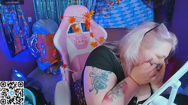 Yoki Shizuko online show from 09/15/25, 06:57