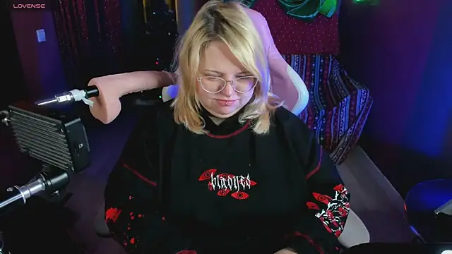 Yoki Shizuko online show from 12/22/25, 06:21