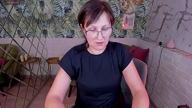 Snapshot of Paris_Cherry chatting on 01/06/25, 08:18 Paris Cherry online show from 01/06/25, 08:18