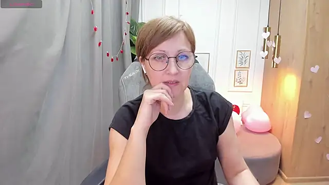 Snapshot of Paris_Cherry chatting on 02/18/25, 01:33 Paris Cherry online show from 02/18/25, 01:33