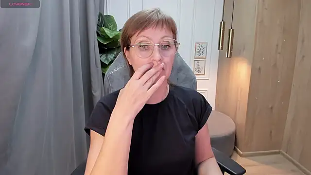 Snapshot of Paris_Cherry chatting on 02/23/25, 07:49 Paris Cherry online show from 02/23/25, 07:49