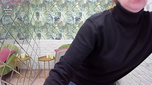 Snapshot of Paris_Cherry chatting on 03/08/25, 04:56 Paris Cherry online show from 03/08/25, 04:56