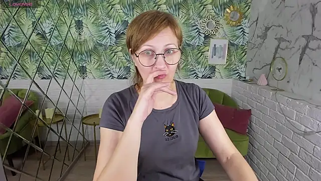 Snapshot of Paris_Cherry chatting on 03/08/25, 08:03 Paris Cherry online show from 03/08/25, 08:03