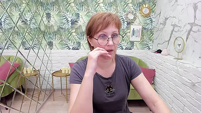 Snapshot of Paris_Cherry chatting on 03/18/25, 08:04 Paris Cherry online show from 03/18/25, 08:04