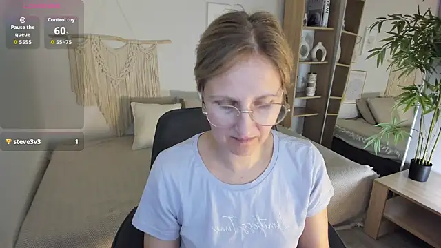 Snapshot of Paris_Cherry chatting on 09/21/25, 07:48 Paris Cherry online show from 09/21/25, 07:48