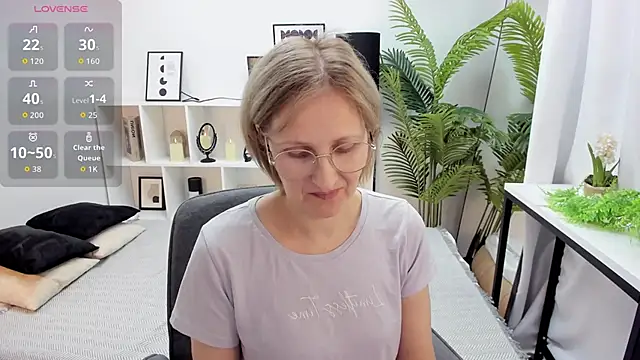 Snapshot of Paris_Cherry chatting on 09/22/25, 07:49 Paris Cherry online show from 09/22/25, 07:49