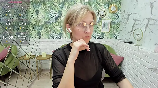 Snapshot of Paris_Cherry chatting on 09/27/25, 08:14 Paris Cherry online show from 09/27/25, 08:14