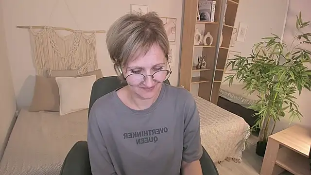 Snapshot of Paris_Cherry chatting on 10/26/25, 08:26 Paris Cherry online show from 10/26/25, 08:26