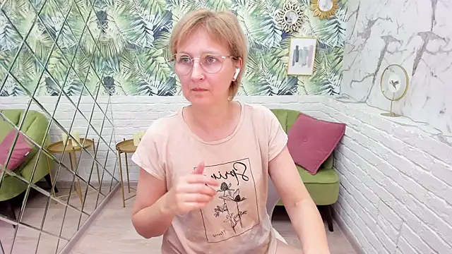 Snapshot of Paris_Cherry chatting on 11/05/25, 08:31 Paris Cherry online show from 11/05/25, 08:31