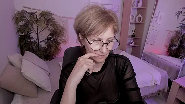 Paris Cherry online show from 07/09/26, 06:45