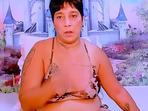 Snapshot of indianroxy chatting on 02/14/25, 11:31 indianroxy online show from 02/14/25, 11:31