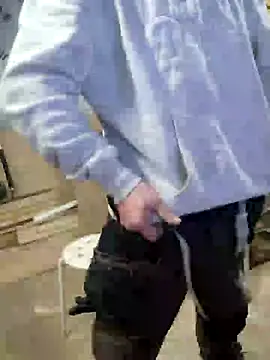 Snapshot of IronedTitan chatting on 03/12/25, 04:13 IronedTitan online show from 03/12/25, 04:13