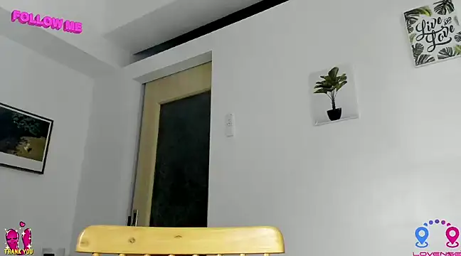 hottycrishina online show from 12/16/24, 10:18