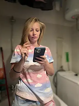 AnastasiaAniess online show from 03/20/25, 07:04