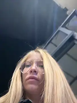 AnastasiaAniess online show from 09/28/25, 08:47