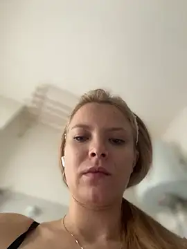 Snapshot of AnastasiaAniess chatting on 02/28/26, 10:27 AnastasiaAniess online show from 02/28/26, 10:27